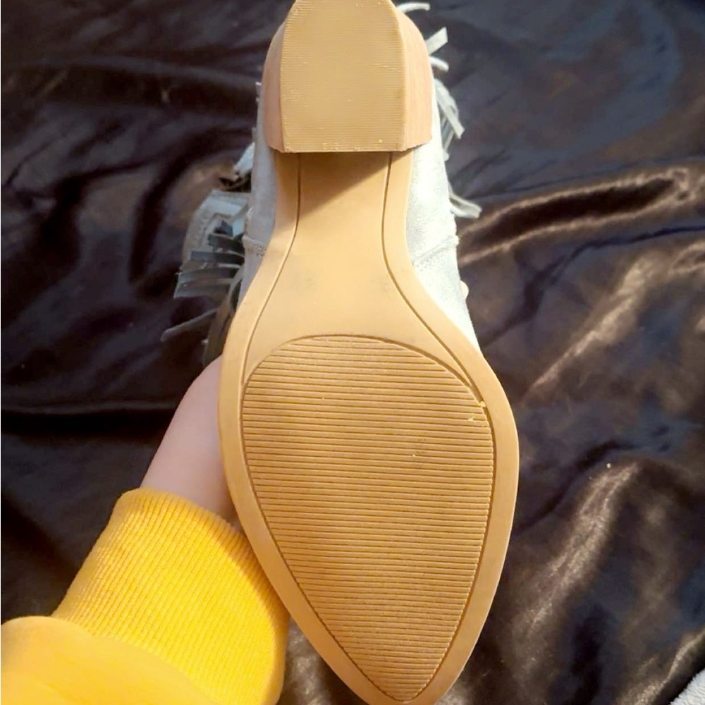 Very G Tan Heeled Boots with Textured Sole